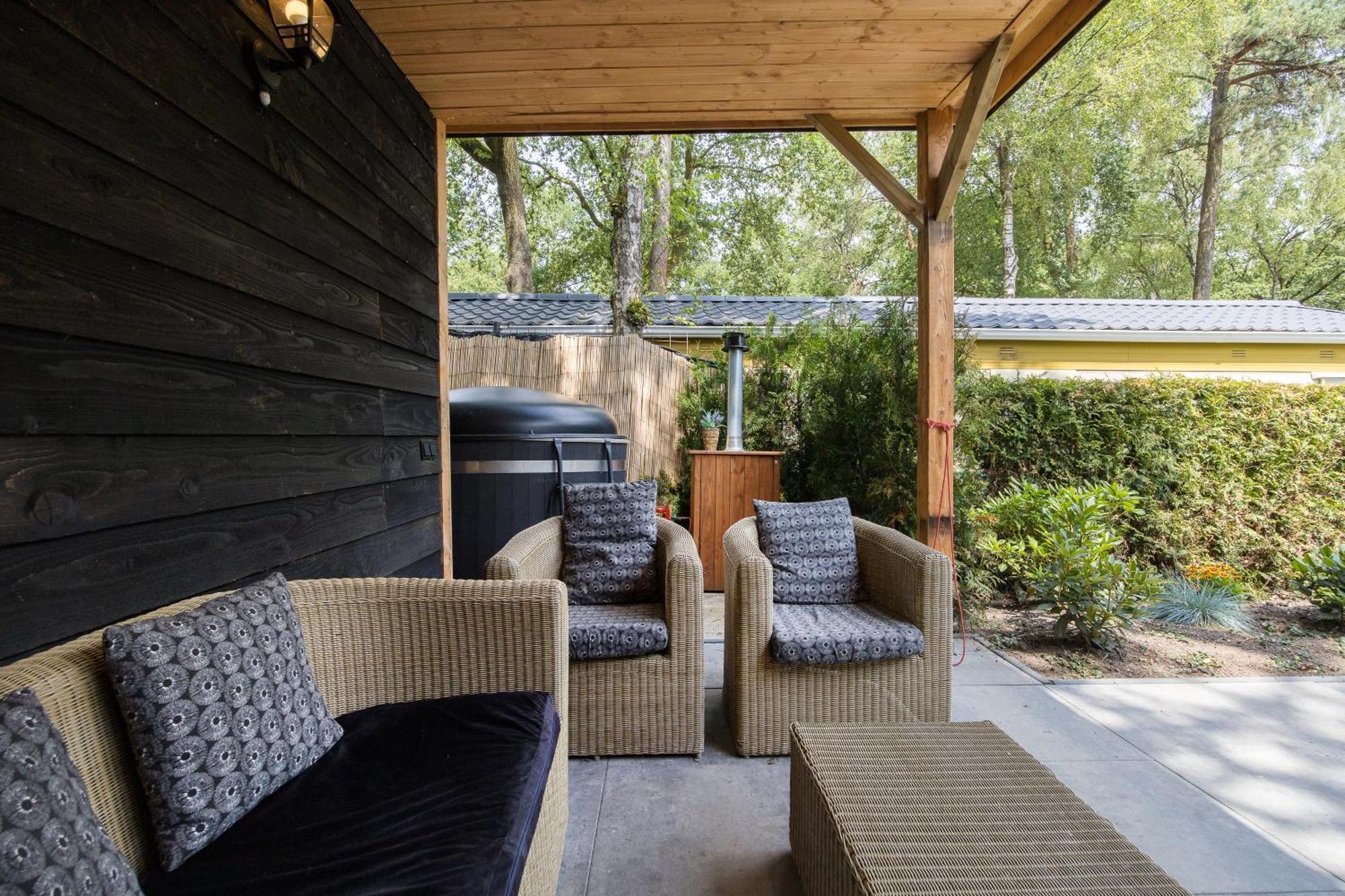 Veluwe Hoenderloo Luxury Chalet With Private Sauna And Hot Tub - Swimming Pool Tennis Court Supermarket Bowling Alley Theatre And Entertainment For Children Bagian luar foto