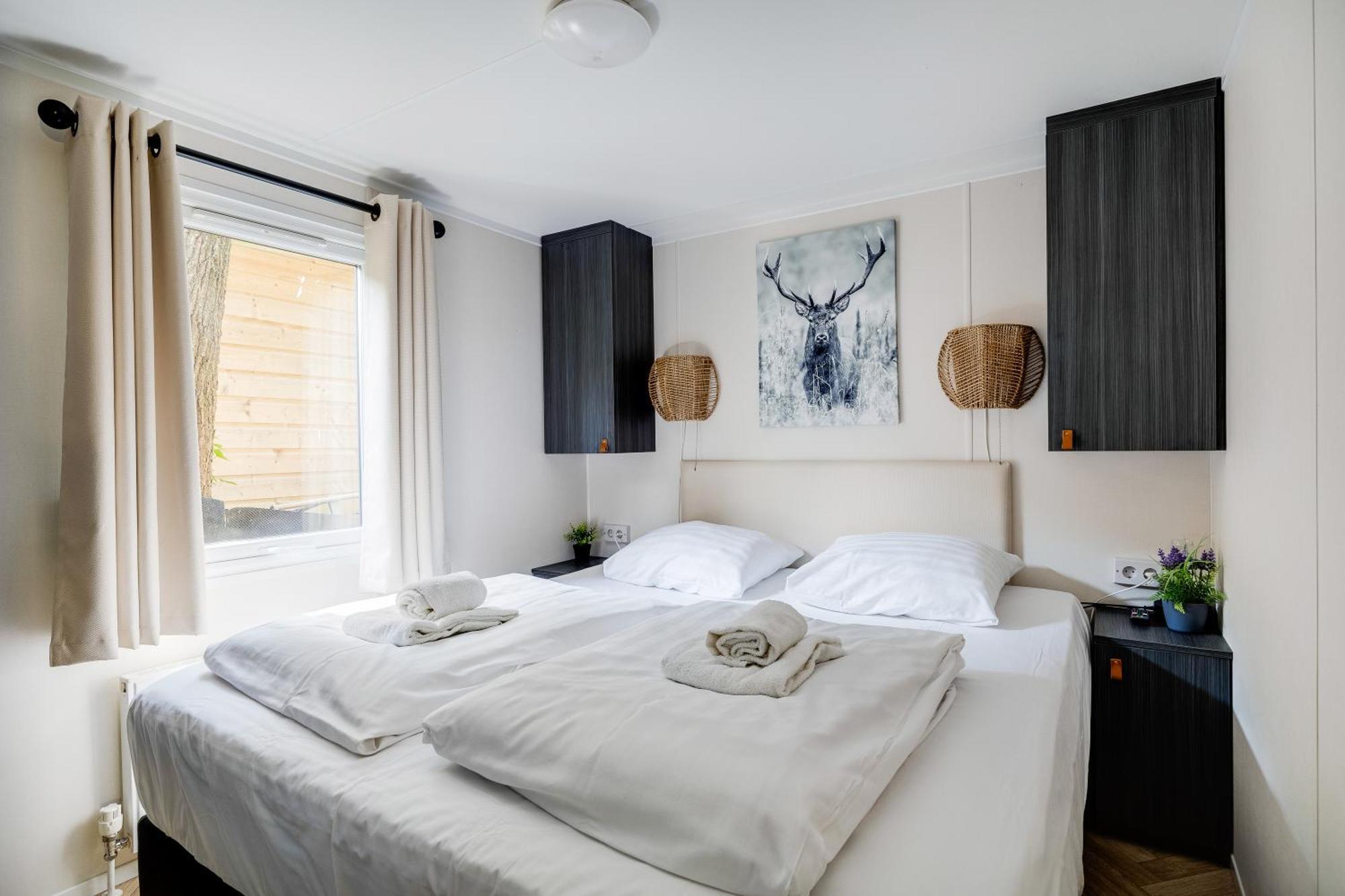 Veluwe Hoenderloo Luxury Chalet With Private Sauna And Hot Tub - Swimming Pool Tennis Court Supermarket Bowling Alley Theatre And Entertainment For Children Bagian luar foto