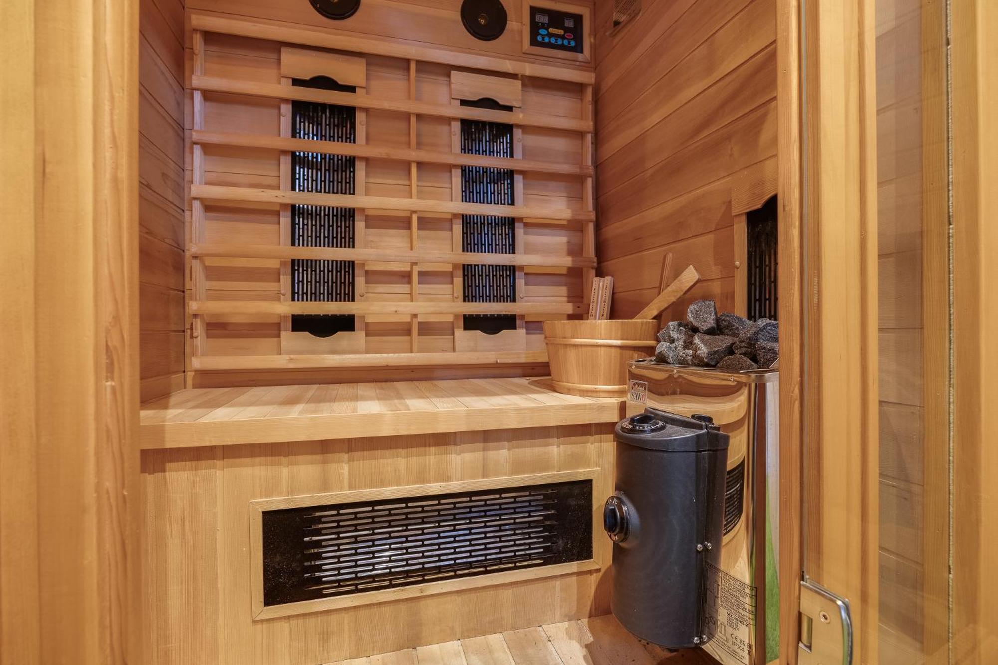 Veluwe Hoenderloo Luxury Chalet With Private Sauna And Hot Tub - Swimming Pool Tennis Court Supermarket Bowling Alley Theatre And Entertainment For Children Bagian luar foto
