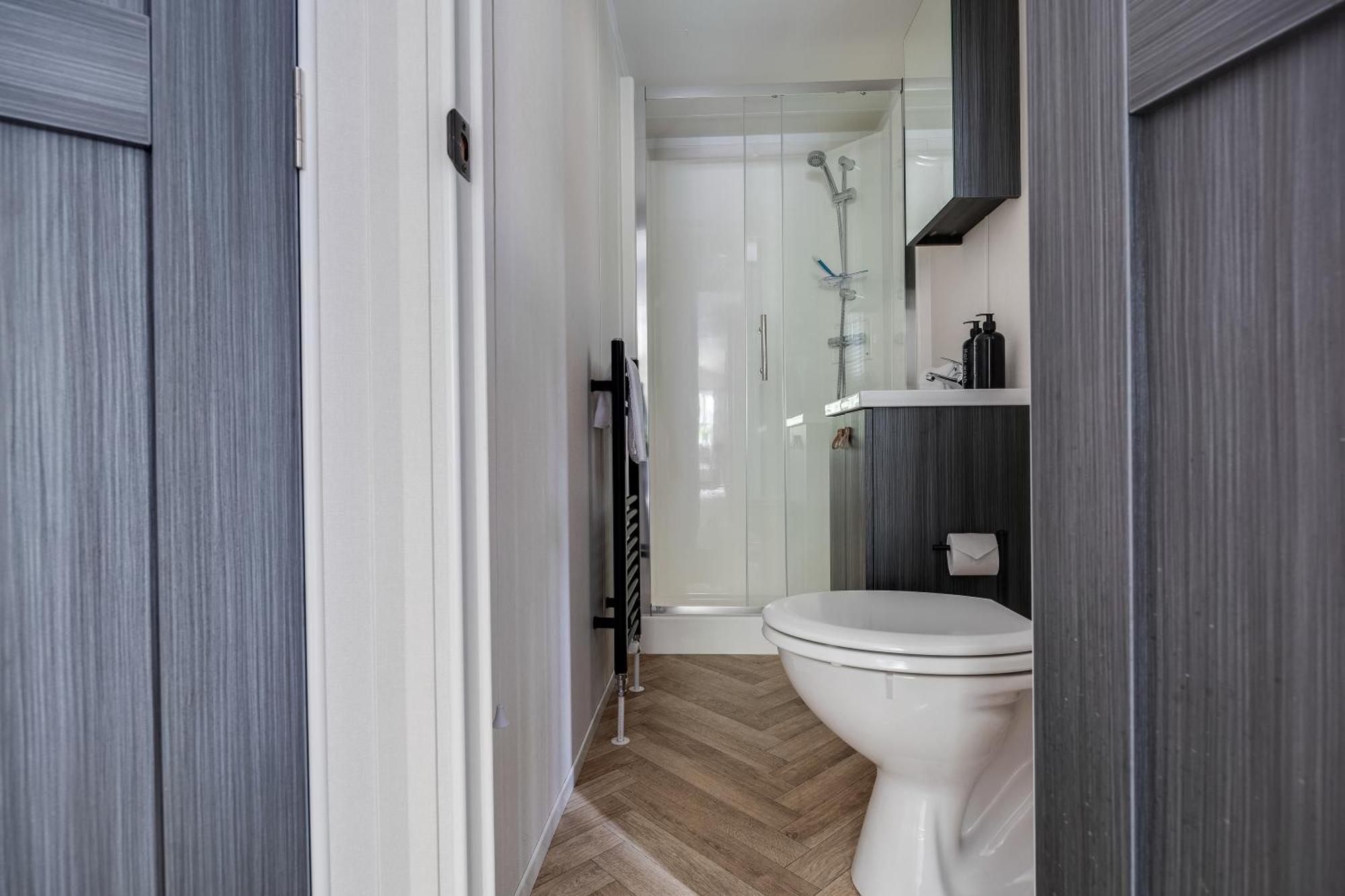 Veluwe Hoenderloo Luxury Chalet With Private Sauna And Hot Tub - Swimming Pool Tennis Court Supermarket Bowling Alley Theatre And Entertainment For Children Bagian luar foto