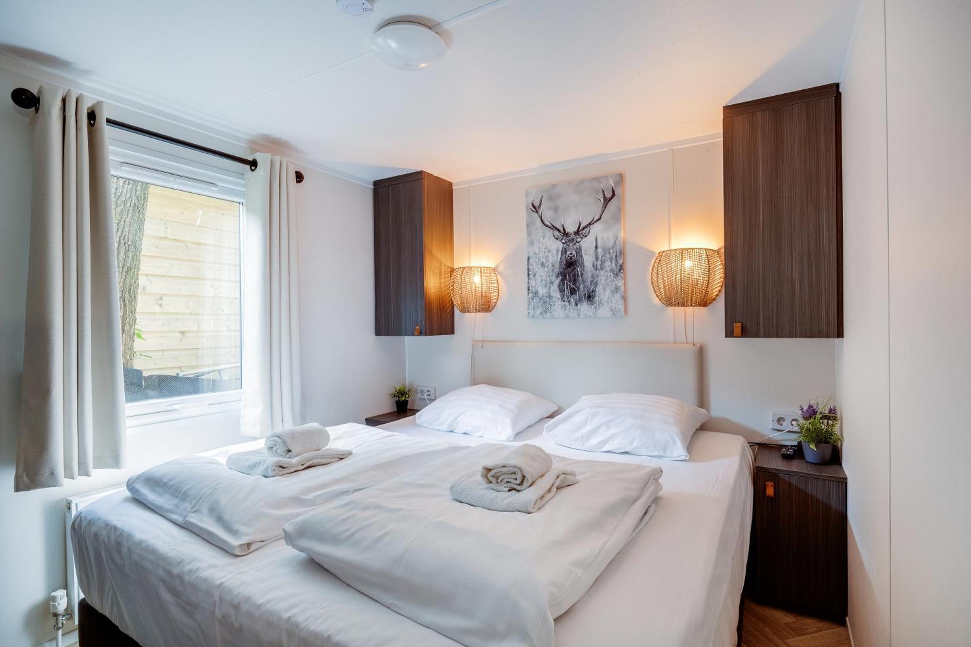 Veluwe Hoenderloo Luxury Chalet With Private Sauna And Hot Tub - Swimming Pool Tennis Court Supermarket Bowling Alley Theatre And Entertainment For Children Bagian luar foto